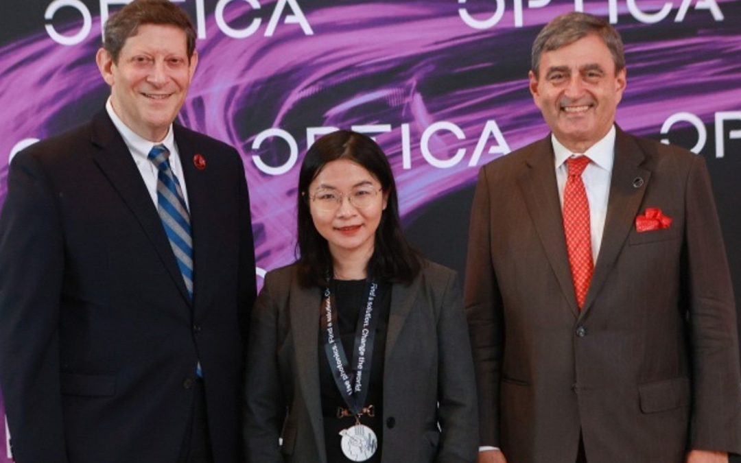 Fei Xia wins Optica Foundation Challenge to develop smart microscope